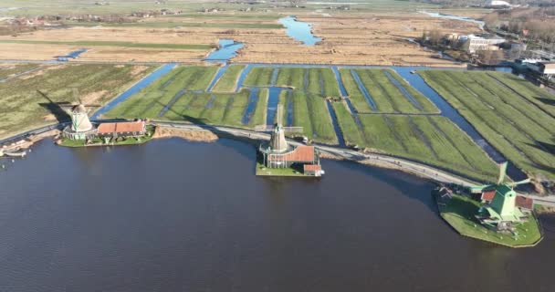 Flygdrönare Syn Vindkraftverk Zaanse Schans Nederländerna Representera Holländska Historiska Ingenjörskonst — Stockvideo