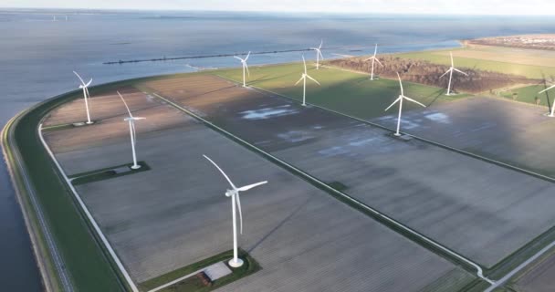 オランダのアルミア フルボランド 2024年1月7日 風力タービン農場で持続可能なエネルギー発電 風からの電力と電気は持続可能な方法で クリーンな空気とアガストの測定 — ストック動画