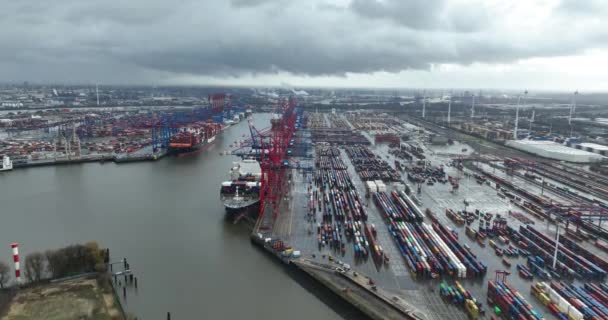 2023年12月30日 德国汉堡 在欧洲门集装箱码头 Eurogate Container Terminal 和Hhla集装箱码头 Hhla Container Terminal — 图库视频影像
