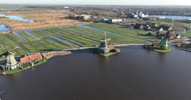 Flygdrönare Syn Vindkraftverk Zaanse Schans Nederländerna Representera Holländska Historiska Ingenjörskonst — Stockvideo