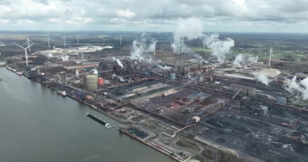 Flygdrönare Syn Masugn Industriområde Som Skapar Metall Rökridåer Gent Belgien — Stockvideo