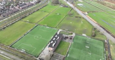 Spor sahalarında havadan insansız hava aracı görüntüsü. Amatör eğlence sporları ve aktiviteleri. Hollanda 'da..
