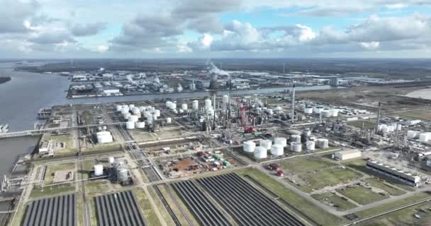 Luftaufnahme Einer Petrochemischen Raffinerie Moerdijk Niederlande Schwerindustrie Chemische Anlagen — Stockvideo