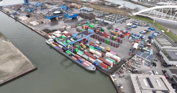 荷兰乌得勒支 2024年2月7日 在Ctu乌得勒支集装箱码头的内陆运输船和起重机 在乌得勒支港口装卸货物 — 图库视频影像