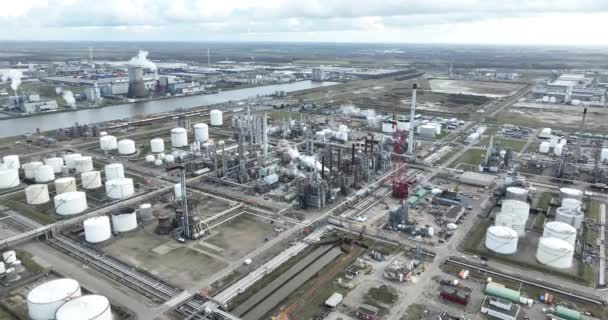 Luftaufnahme Einer Petrochemischen Raffinerie Moerdijk Niederlande Schwerindustrie Chemische Anlagen — Stockvideo
