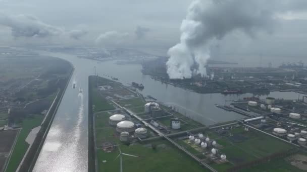Воздушный Гиперлапс Химической Промышленности Порту Антверпена Бельгия Отправка Грузов Водным — стоковое видео