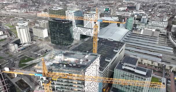 オランダ ユトレヒト 2024年2月7日 ワンダーウッドの住宅建設 生物多様性のテーマビルディング 不動産高級マンション — ストック動画