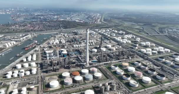 Aerial Top View Refinery Petrochemical Installation 404 000 Barrels Crude — Stock Video