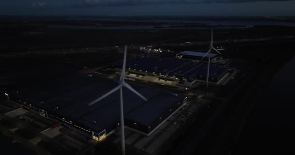 Centro Distribución Por Noche Logística Anochecer Turbinas Eólicas Sostenibles — Vídeo de stock
