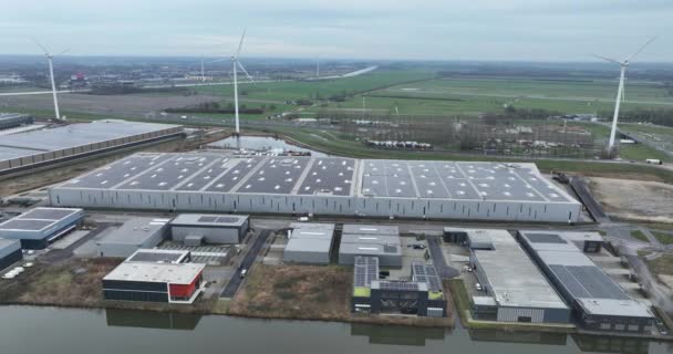 荷兰太阳能发电配送中心的空中无人机图像 物流和可持续公司 — 图库视频影像