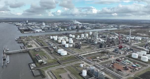 Нефтехимический Комплекс Moerdiff Нидерланды Который Перерабатывает Нафту Газойль Снг Нефтеперерабатывающих — стоковое видео