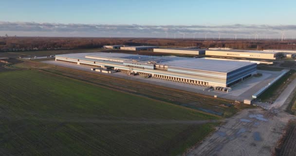 Nowoczesne Nowe Centrum Dystrybucji Dla Sieci Supermarketów Holandii Transport Drogowy — Wideo stockowe