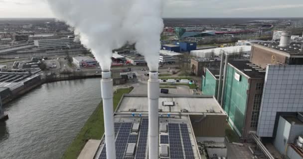 オランダ ユトレヒト 2024年2月7日 セントレール ワイドは オランダのユトレヒト自治区の発電所であり ワイド工業団地である 喫煙タバコについて エアリアルドローン — ストック動画