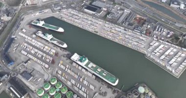 Vlaardingen, Zuid Holland, Hollanda, 9 Mart 2024: Vopak terminali Rotterdam Limanı 'ndaki Vlaardingendeep deniz erişim terminali, sebze yağı ve yağ depolama konusunda uzmanlaşmış, oleokimyasallar