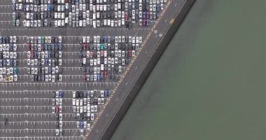 En büyük RoRo terminali ve seyir halindeki araçların denizaşırı taşımacılığı. Yuvarlan, yuvarlan. Zeebrugge Limanı, Belçika.