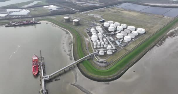Widok Lotu Ptaka Terminal Transportu Ropy Naftowej Porcie Terneuzen Holandia — Wideo stockowe