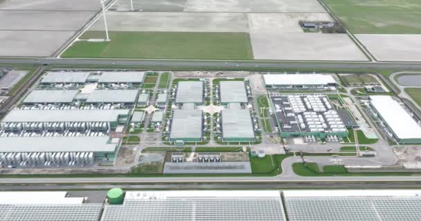 ミッドデンマークのデータセンタービルの空中ドローンビュー オランダ シンガーベラ 情報技術と意図的なインフラ — ストック動画