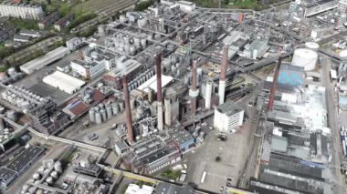 Düsseldorf, Kuzey Ren Vestfalyası, Almanya, 31 Mart 2024: Henkel Alman çok uluslu şirket fabrikası, tüketici malları, deterjanlar, kozmetik, hijyen ve yapıştırıcılar.