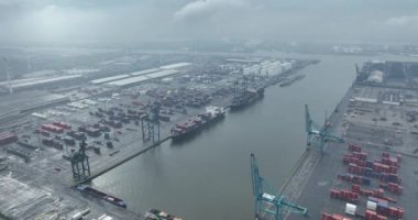 Antwerp, Belçika, Antwerp, 3 Mart 2024: Katoen Natie, Antwerp limanındaki derin deniz terminali, lojistik, mal taşımacılığı.