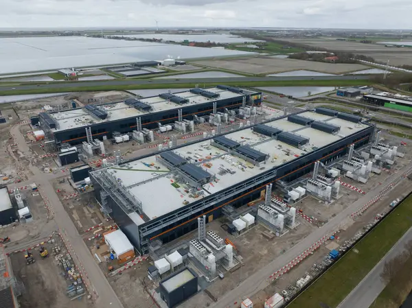 Datacenters Wieringermeer, Hollanda 'da yeni bir veri tabanı inşaatı, Hollands Kroon' daki Tarım Limanı iş parkı. İnternet altyapısı ve bulut hizmetleri.