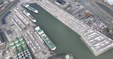 Vlaardingen, Zuid Holland, Hollanda, 9 Mart 2024: Vopak terminali Rotterdam Limanı 'ndaki Vlaardingendeep deniz erişim terminali, sebze yağı ve yağ depolama konusunda uzmanlaşmış, oleokimyasallar