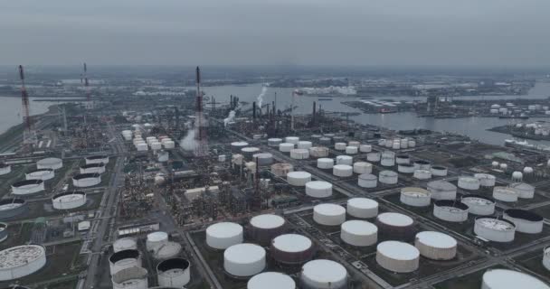 Kőolajipar Kőolaj Finomító Fosszilis Tüzelőanyagok Termékek Tárolása Feldolgozása Antwerpen Belgium — Stock videók