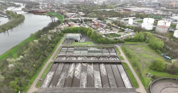 Duisburg Kaslerfeld污水处理厂 把废水清理成清洁的饮用水 从食物残渣 粪便到工业残渣 污染物种类繁多 Cechanical — 图库视频影像