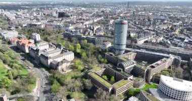 Düsseldorf, Kuzey Ren Vestfalyası, Almanya, 31 Mart 2024: Münih Re 'ye ait ERGO Grubu sigorta şirketi. Avrupa 'da sağlık ve hukuki harcamalar sigorta bölümlerinde faaliyet göstermektedir.