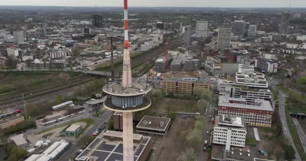 Fernsehturm Essen Stadtsilhouette Und Stadtüberblick Stadtleben Gebäude Und Urbane Drohnen — Stockvideo