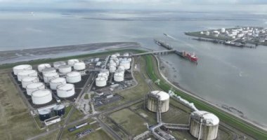 Terneuzen, Zeeland, Hollanda, 25 Şubat 2024: Evos terminal, Evos uluslararası ve bağımsız enerji depolama şirketidir. Toplu enerji ve kimyasal ürünler, çok amaçlı endüstriyel ürünler
