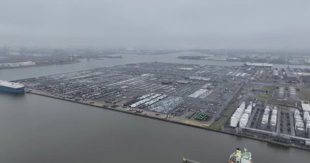 アントワープ ベルギー アントワープ州 3月3日 2024 アントワープ港のターミナルロールの大型ロール 陸上および海上に車両を輸送する エアラインの概要 — ストック動画