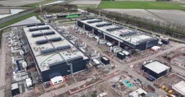 Hava aracı Hollanda, Agriport 'ta büyük ölçekli bir teknolojik veri tabanının yapımını izliyor. İnternet bulutu ve sanatsal dayanıklılık altyapısı. Veri güdümlü teknolojiye yatırım