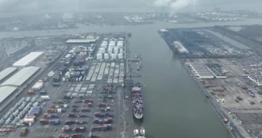 Antwerp, Antwerp, Belçika, 3 Mart 2024: Katoen Natie liman operasyonları. Lojistik deniz ve kara üzerinde. Konteynır terminali.
