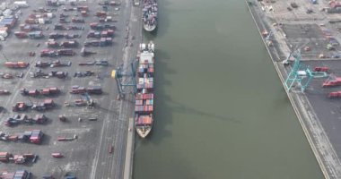 Antwerp, Antwerp, Belçika, 3 Mart 2024, Katoen Natie, nakliye terminali. Hava aracı görünümü.