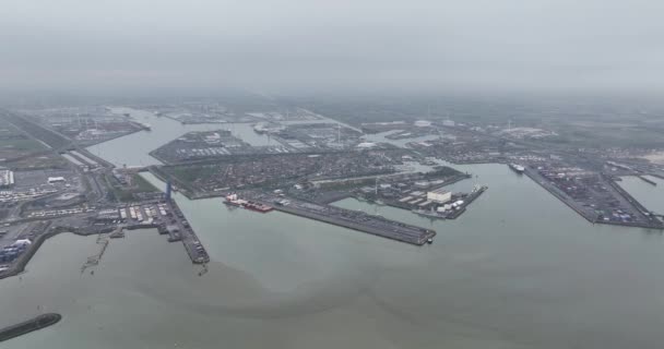 クノック ヒスト 工業港および商業産業地帯のゼブリッジ港の航空高高度シボルビュー — ストック動画