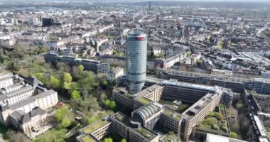 Düsseldorf, Kuzey Ren Vestfalyası, Almanya, 31 Mart 2024: Dusseldorf, Almanya 'daki Ergo Sigorta Şirketi ofis binası. Şehir genel görünümü.