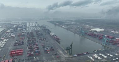 Antwerp, Antwerp, Belçika, 3 Mart 2024, Katoen Natie, nakliye terminali. Hava aracı görünümü.