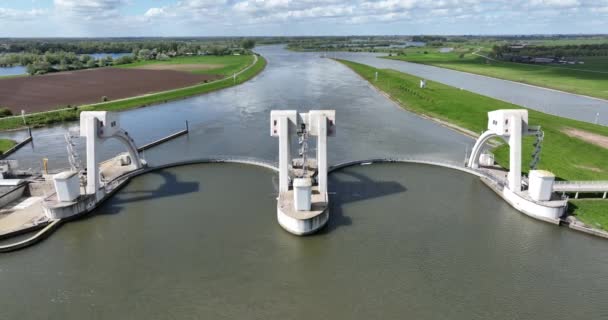 Maurik Hidroelektrik Santrali Türbinlerinden Akan Ile Sürdürülebilir Enerji Üretimi Hollanda — Stok video