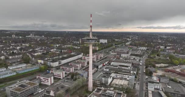 Flygdrönare Över Tornet Essen Och Urban Stadsöversikt Med Fokus Stadens — Stockvideo