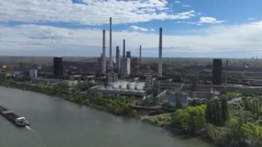 Kokain fabrikası Schwelgern, Duisburg 'daki Rhine boyunca, dünyanın en büyük kokain fabrikalarından biri. Çelik üretimi endüstrisi, hava hipersürati.