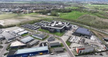 Duiven, Gelderland, Hollanda, 29 Mart 2024: Liander merkez binası, elektrik şebekesini ve yüksek ve düşük basınçlı doğal gaz şebekesini yöneten Hollandalı kamu kuruluşu