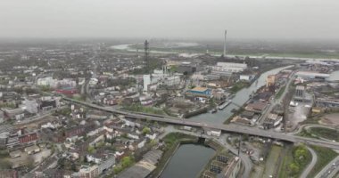 Duisburg, Almanya 'nın ufuk çizgisi. Şehir genel görünümü.
