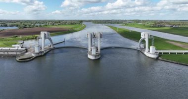 Hollanda 'da hidroelektrik üretimi. Hava aracı görünümü.