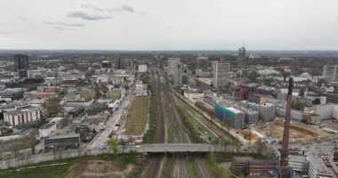 Essen, Sudviertel 'deki tren istasyonu, şehir manzarası..