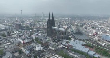 Köln Katedrali 'nin hava manzarası, Köln, Kuzey Ren Westphalia, Almanya. Kuş bakışı.