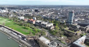 Düsseldorf, Kuzey Ren Vestfalyası, Almanya, 31 Mart 2024: Dolayısıyla, Düsseldorf, Almanya 'daki sigorta şirketi genel merkez binası. Hava görünümü.
