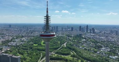 Europaturm, Aerial Brds göz drone görüşü. Frankfurt 'un Skyline simgesi.