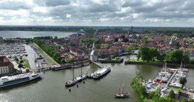 Hoorn Limanı, Hollanda ve şehrin ufuk çizgisi.