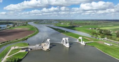 Hollanda 'da hidroelektrik üretimi. Hava aracı görünümü.