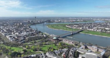 Ren diz köprüsü, Düsseldorf, Almanya hava manzaralı.